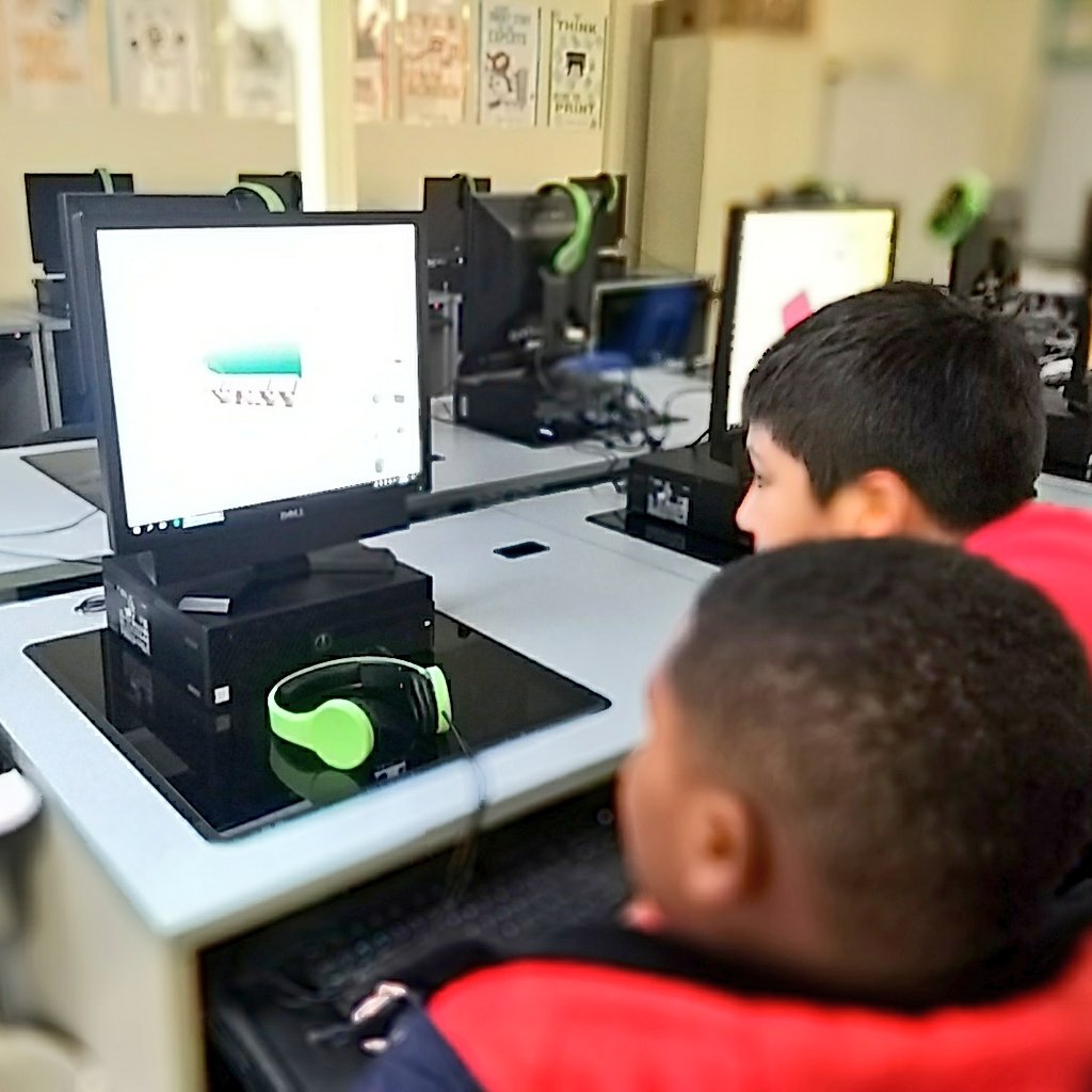 TMES_STEAM's tweet photo. It's exciting to watch students share what they have learned in @tinkercad with each other! The students have become teachers.  @Asbury_ParkSD @TheaJackson8 https://t.co/KH8tbimJfN
