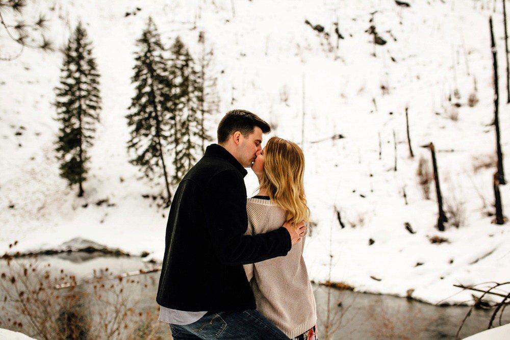 TMinspired's tweet image. Mckenna &amp;amp; Jon | Leavenworth Winter Proposal tminspired.com/mckenna-jon-le…