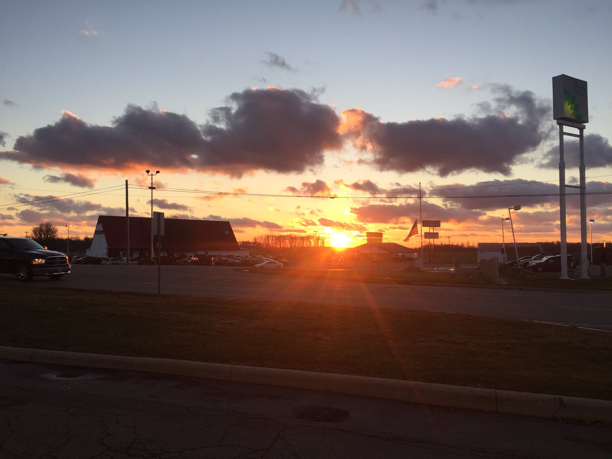 sf433's tweet image. Flights canceled, so driving 8.5 hour home and reliving the Midwest road trips of my early 20’s. #Ohio #us2ts