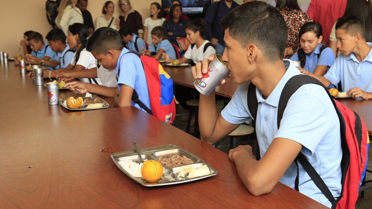 JauaMiranda's tweet photo. El gobierno bolivariano del Pdte @NicolasMaduro inauguró otro Liceo,el José Félix Ribas en Barrancas, Barinas. Y decretó un 58 % de incremento salarial a docentes trabajadores y obreros del magisterio venezolano.Seguimos fortaleciendo la educación pública, gratuita y de calidad. https://t.co/PmflVkaUPk