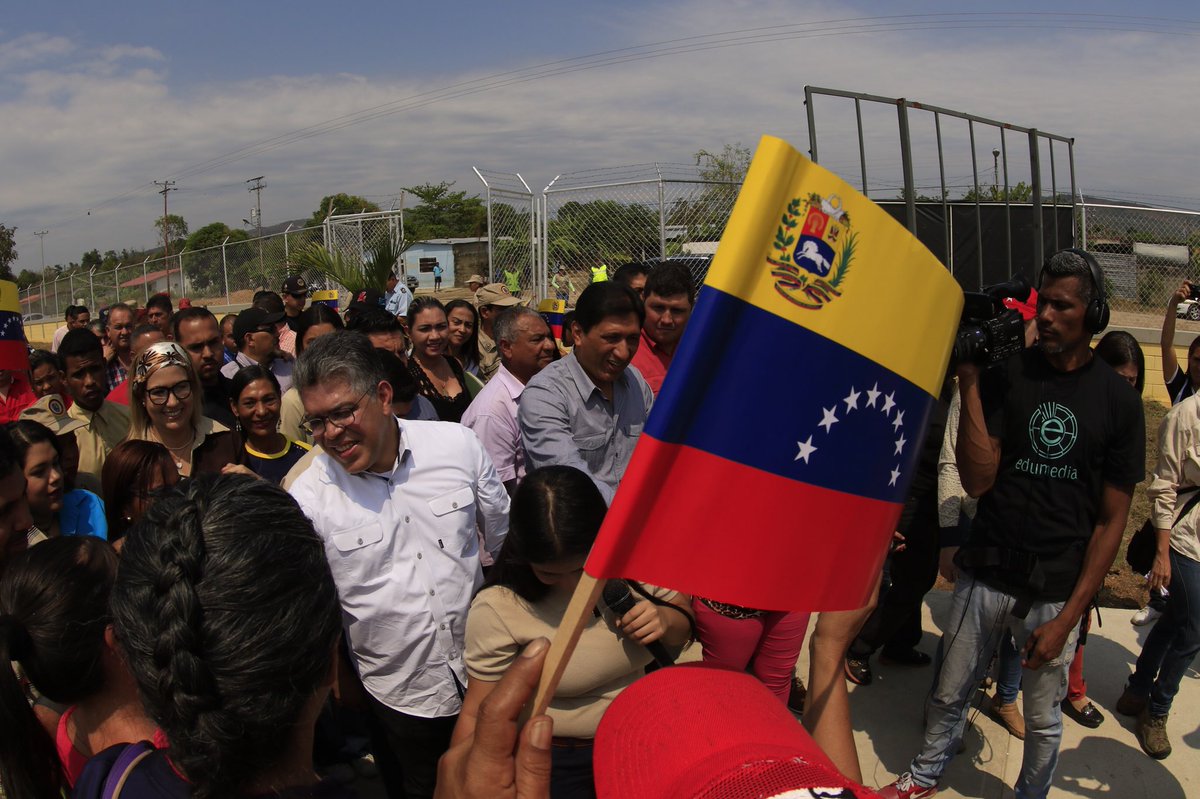 JauaMiranda's tweet photo. El gobierno bolivariano del Pdte @NicolasMaduro inauguró otro Liceo,el José Félix Ribas en Barrancas, Barinas. Y decretó un 58 % de incremento salarial a docentes trabajadores y obreros del magisterio venezolano.Seguimos fortaleciendo la educación pública, gratuita y de calidad. https://t.co/PmflVkaUPk