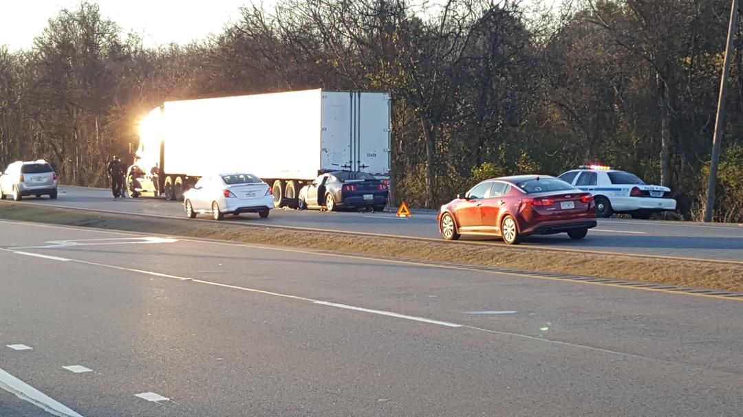 48Traffic's tweet photo. FIRST ALERT: Wreck involving 18-wheeler on US 72 >> https://t.co/jXPXV3W3m0 https://t.co/Ht3xoPhxXz