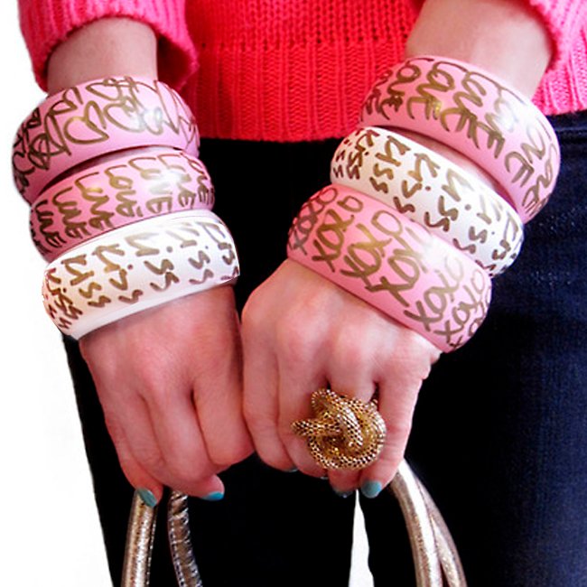 CrayolaMex's tweet photo. ¿Qué te parece esta idea para decorar tus pulseras favoritas? https://t.co/7ihVKHyak5