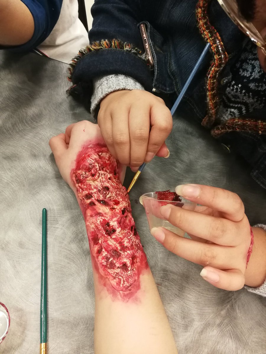 SpiceyBoyes's tweet photo. Awesome workshop today//special effects were fun and cool to do (๑•̀ㅂ•́)و✧ https://t.co/TdwvyMgThe