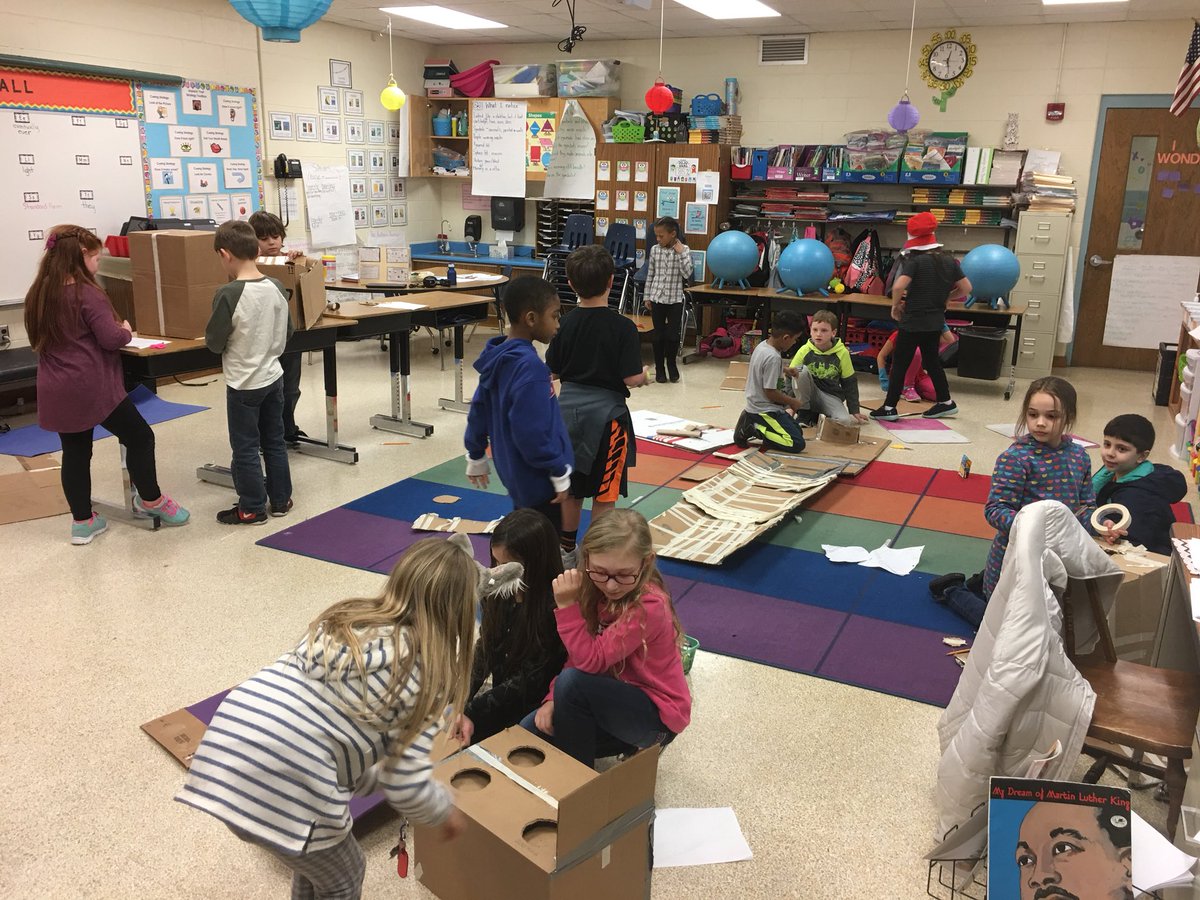 EALewis2016's tweet image. Lots of measuring, critical thinking, and problem solving going on while working on our cardboard arcade games. #makergonnamake
