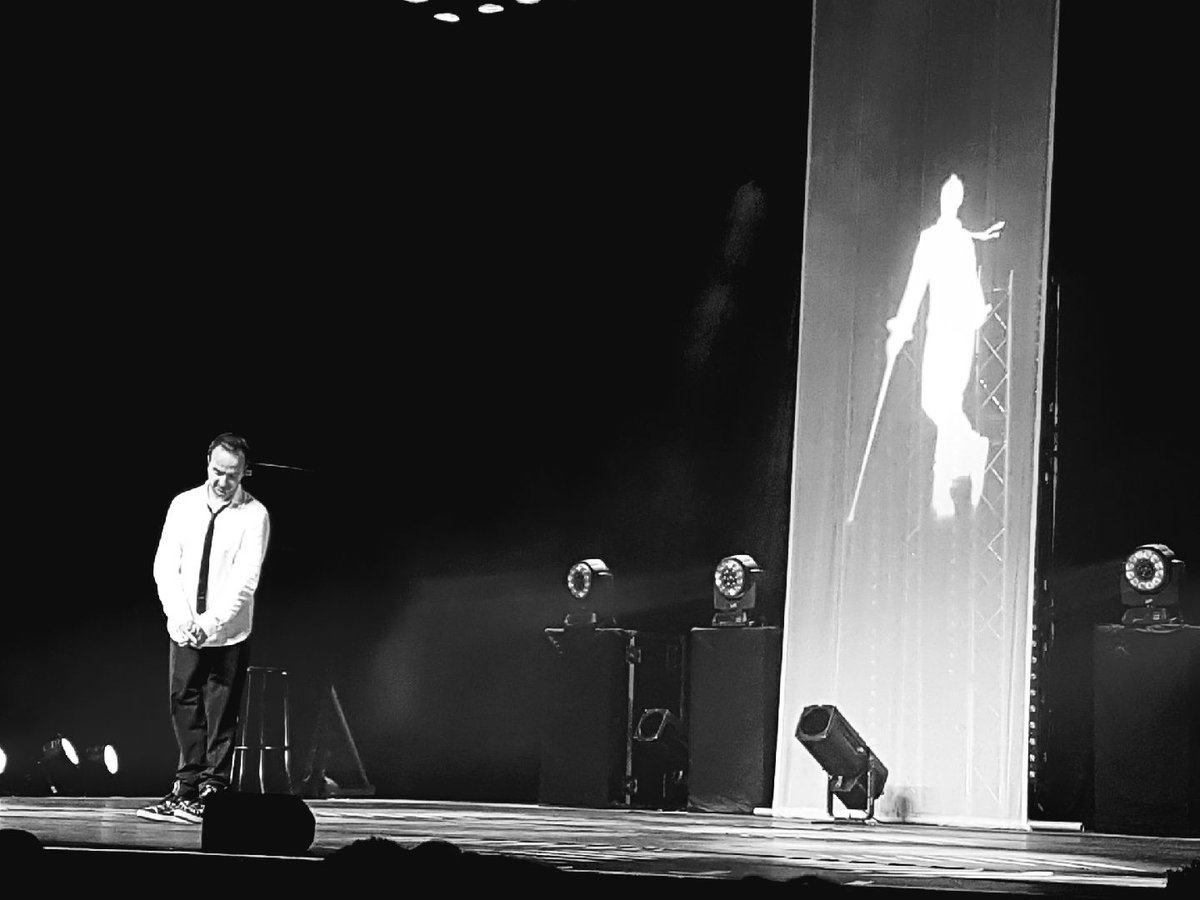 celine69's tweet photo. Merci @JarryAtypique pour ce show de folie à Lyon !!! On est des grands malades c'est pour ça Qu'on te kiffe !! 😍 https://t.co/riB7x11nke