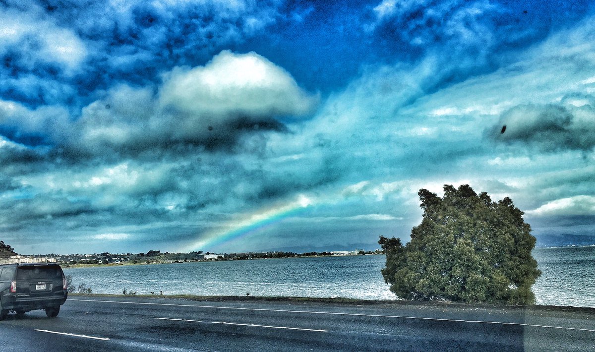 abc7kristensze's tweet photo. Hello gorgeous #rainbow over #SF #candlestickpoint! #BayAreaRain #abc7now #weather #FridayFeelings https://t.co/617rxu95Fv