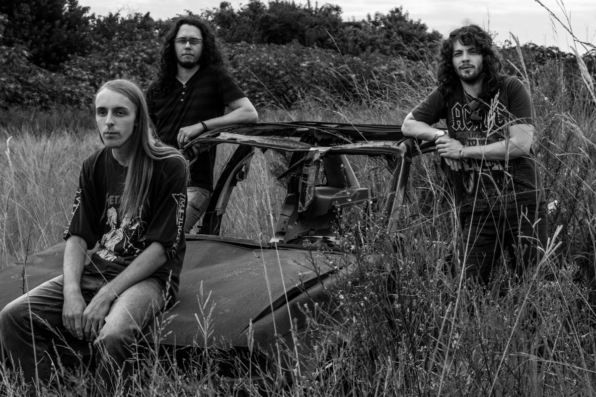 setskyn's tweet photo. "Your rule determines your disaster. Your rule determines your catastrophe."
#guitar #vocais #vocals #vocal #pelotas #riograndedosul #rocknroll #rock #setskyn #banda #band #rockband #leonardo #igor #juliano #car #carros #automobile #catastrophe https://t.co/c9mkjx2CUh