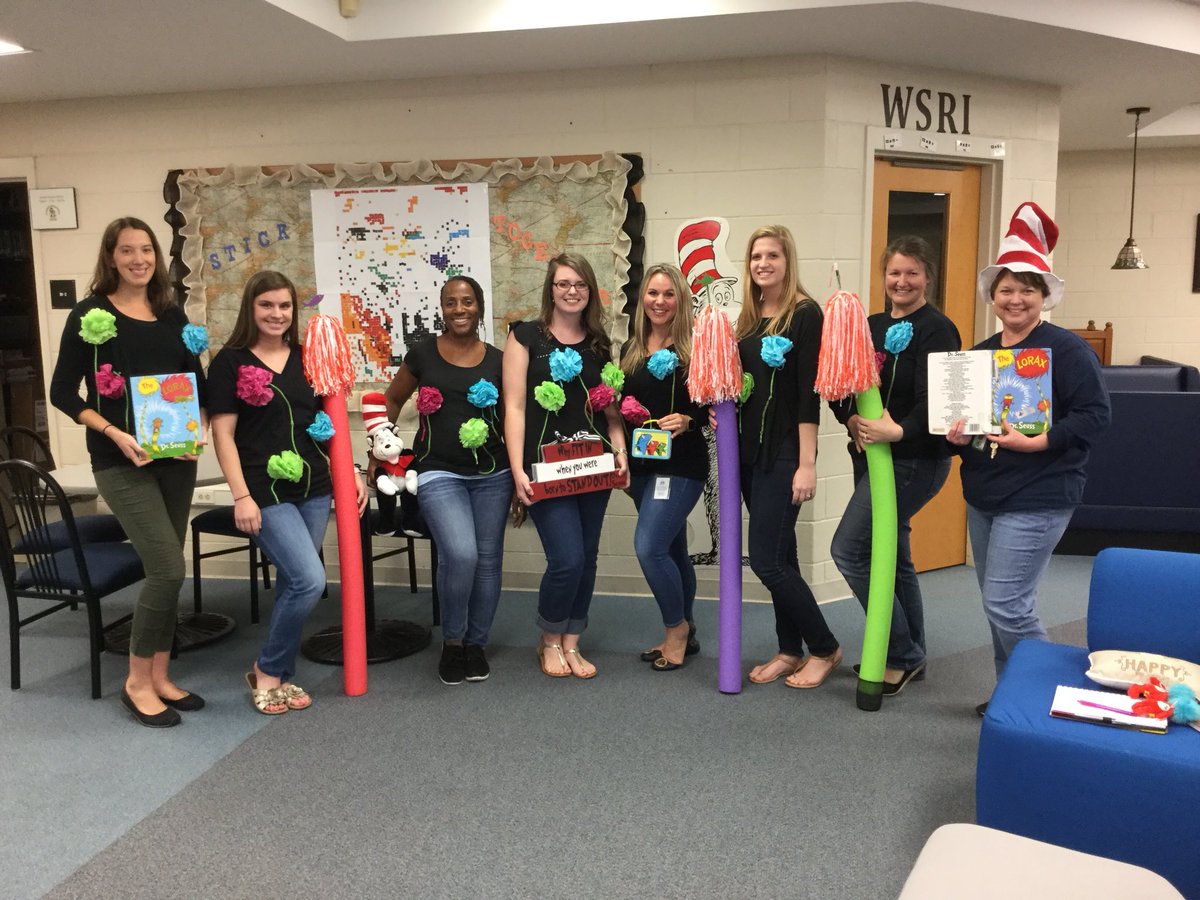 cbcoker714's tweet image. #ReadAcrossAmerica at SRI! #SRIExplores @SharlaDash @mrs_krodriguez @lessonswithlong  @CThacker_3 @flashmu74 @techyin3rd @JRodgers0404 @LearykSRI @donnaray1991