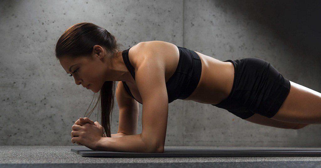 FitnessMagazine's tweet image. Challenge Your Core with This Plank Workout bit.ly/2Fe7sEz