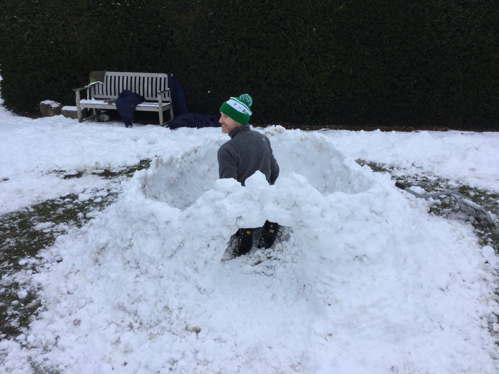MerchiJuniors's tweet photo. And later a spot of igloo design and building! Free building supplies provided! 😂#greatoutdoors #challenge #transferableskills #teamwork #strategy #cooperation #SnowDayFun #SnoFun #EdinburghSnow 😁👍🏻❄️ https://t.co/6z8TeLNoI3