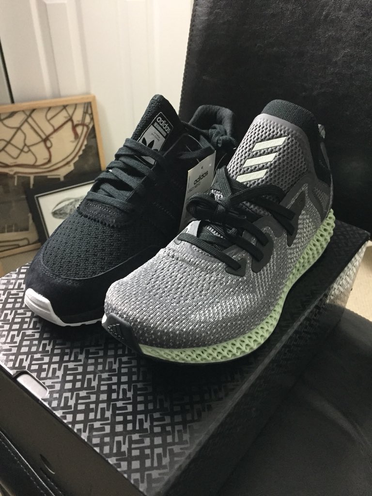 Ben_Woolwine's tweet photo. Lpu 2 of 3 new pairs showed up today! 3rd comes Monday. Man I’m pumped. Reviews coming soon #qcsc #yoursneakersaredope #adidas @wex @OhItsTeddy https://t.co/HVRQnrZeVS