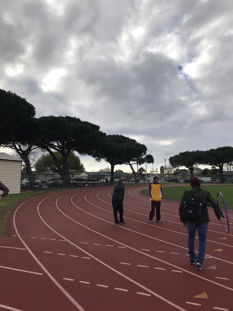 IRUNFITTED's tweet photo. Beautiful day for a track meet! 👍 https://t.co/hVDYVl82fR