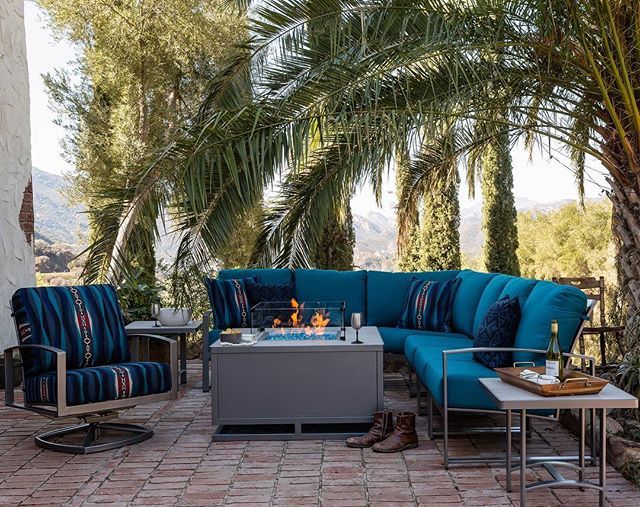 OWLeeCo's tweet photo. The weekend begins now🥂 get out there and enjoy it! #finallyfriday #yolo #newpic #outdooroasis #beautifulbackyard #staycationtime #pendleton #owlee #madeinamerica #madeforgenerations https://t.co/eQIFXLy30h https://t.co/6NGd1zaHFz