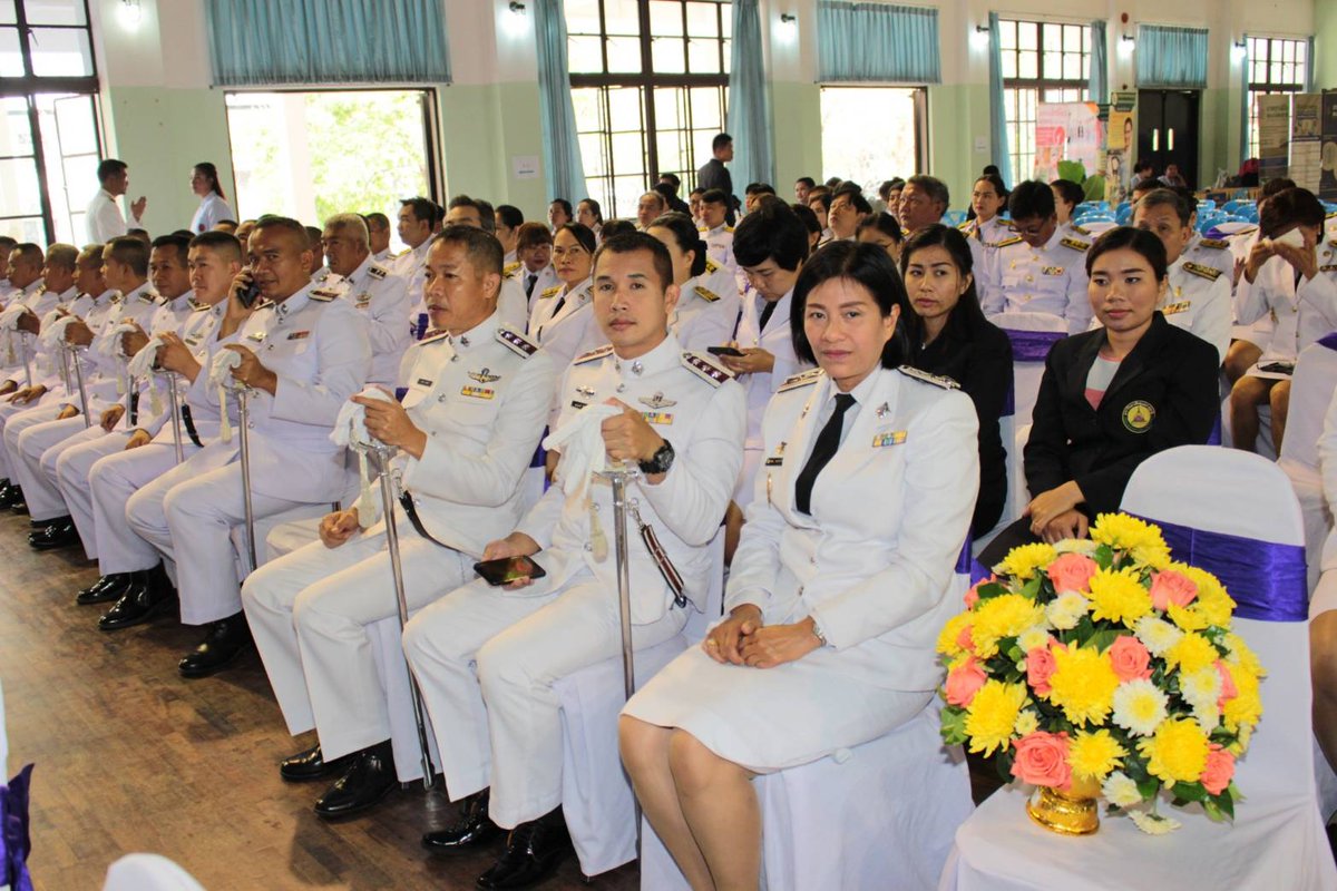 MuangUbonPolice's tweet photo. เมื่อ2มี.ค.2561 เวลา08.00น.
สภ.เมืองอุบลราชธานี จัดข้าราชการตำรวจร่วมพิธีถวายพระราชสักการะพระบาทสมเด็จพระปรมินทรมหาภูมิพลอดุลยเดช "พระบิดาแห่งมาตรฐานการช่างไทย"เนื่องในวันมาตรฐานฝีมือแรงงานแห่งชาติประจำปี 2561 ณ สถาบันพัฒนาฝีมือแรงงาน7 อุบลราชธานี
@MuangUbonPolice 
@ubonpolice https://t.co/32Diwwfw6Q