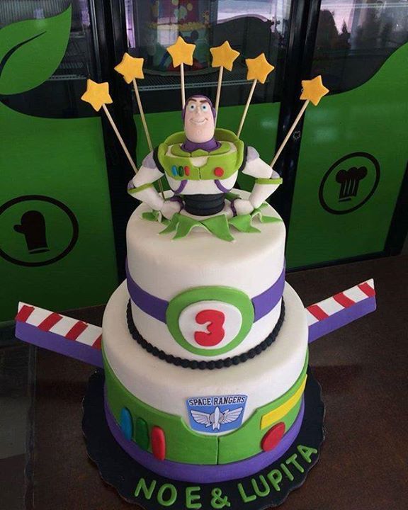 CocoLimonBakery's tweet photo. Buzz cake!!! #cocolimon #disney #toystory #buzzlight #alinfinitoymasalla🚀 #fondantcake https://t.co/74wNwUI4jB