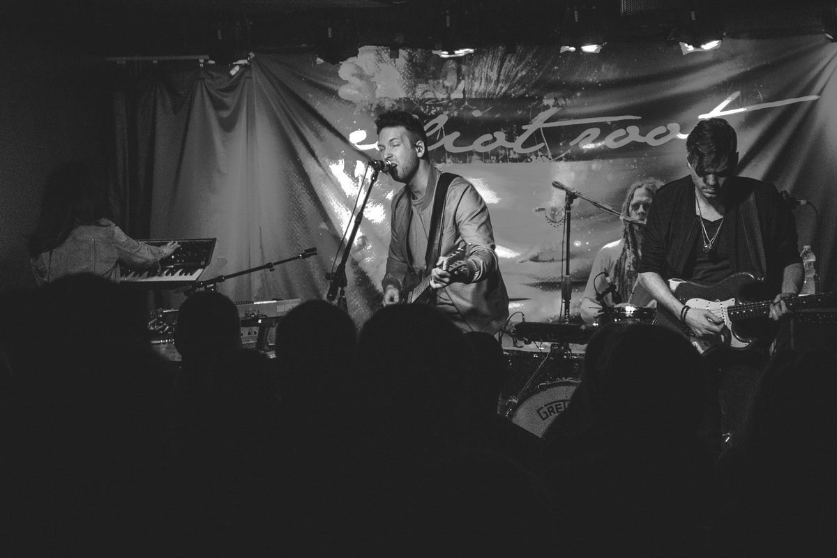 ElliotRoot's tweet photo. Philly, you absolute charmers. Thanks for packing the place and bringing all the joy. We can't wait to see you again! #ElliotRoot #ConjureTour https://t.co/D07TDaEnIL
