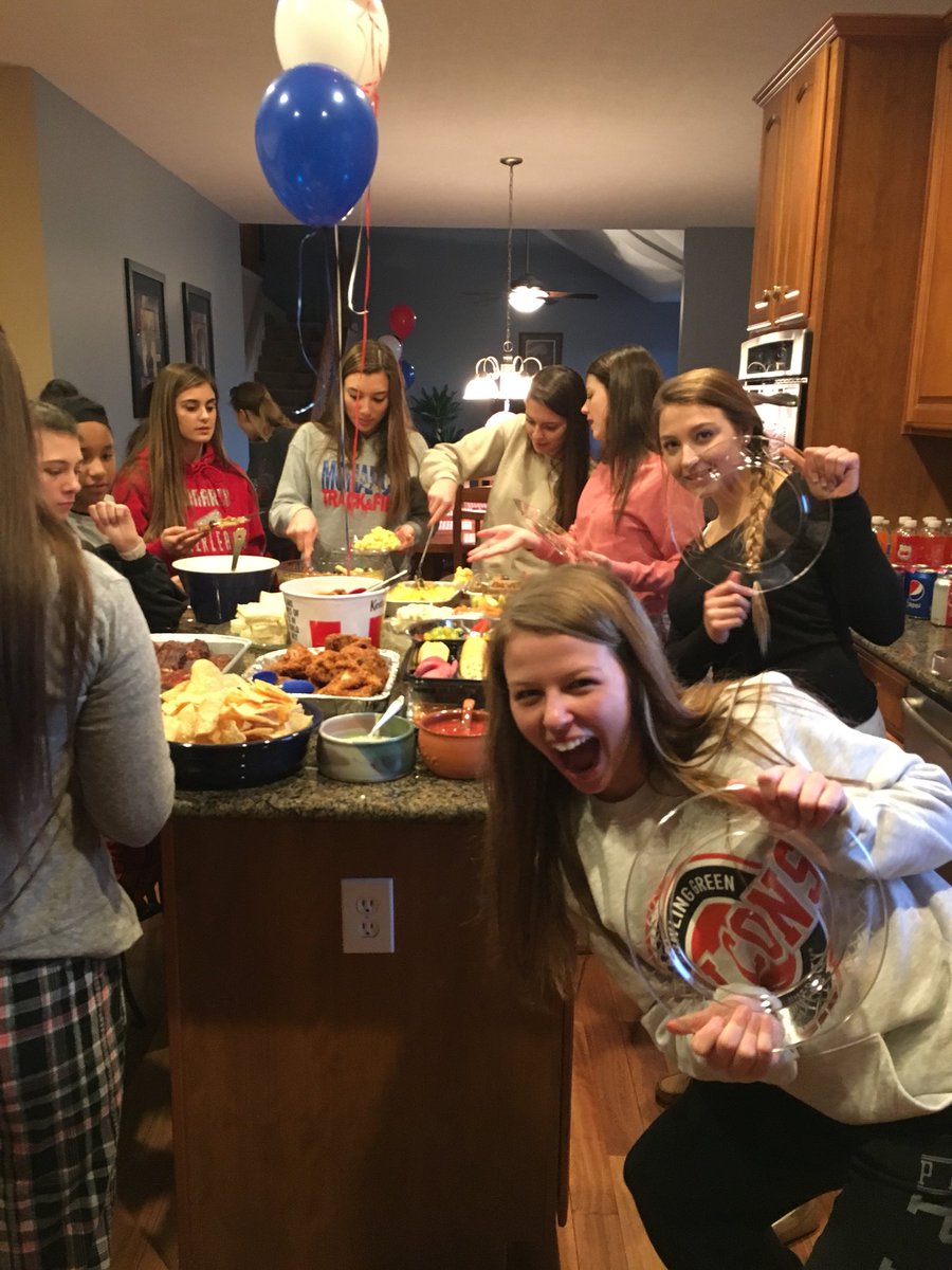 ‘Twas the night before State and all through the town not a cheerleader was stirring, as they met at one house 🎀 It’s a pajama night team dinner as STATE week winds down. Come out and see us tomorrow at Worthington Kilbourne - 4:00 ❤️💙