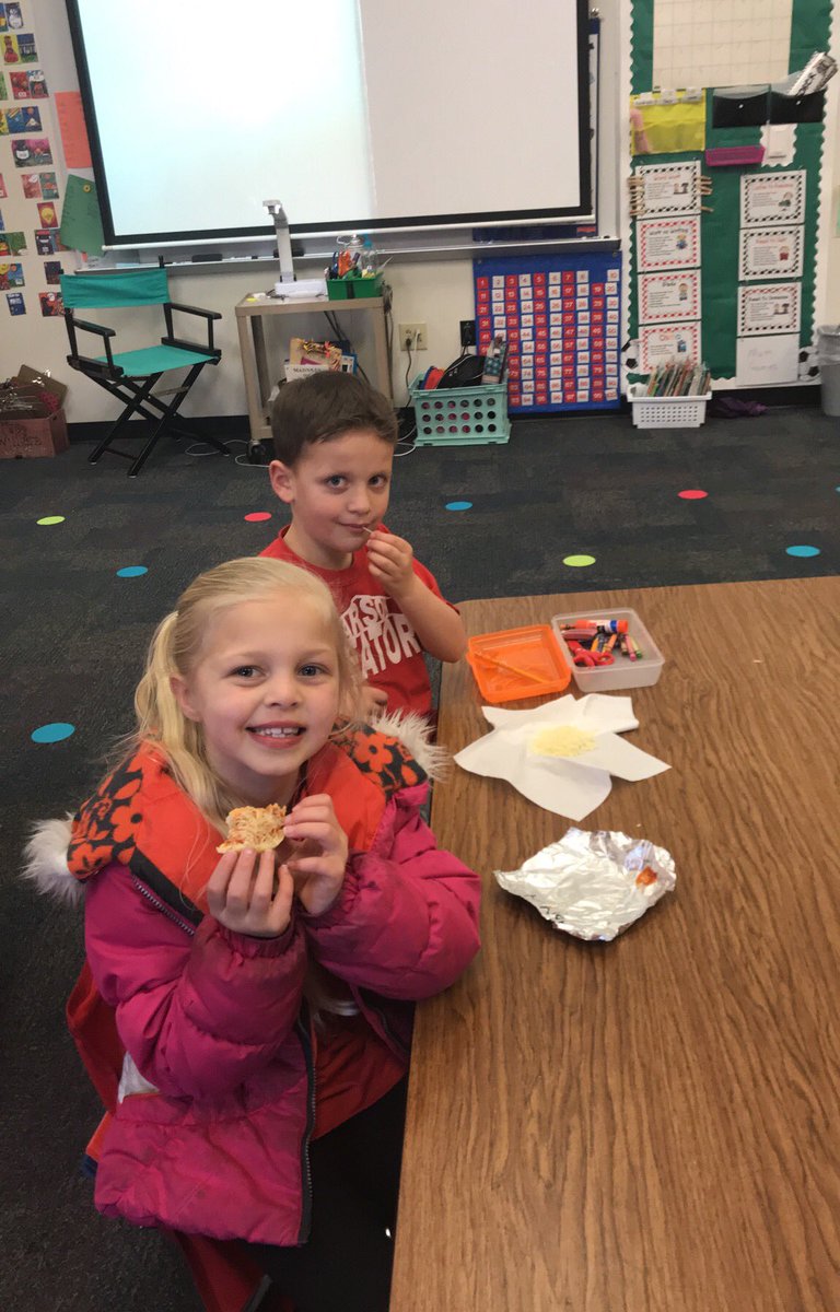 WilliamsClass12's tweet image. Fun creating pizza after we learned about pricedural text.  Yummy!! #Carsonstars