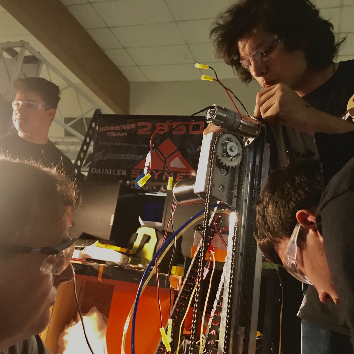 ghsrobotics3131's tweet photo. Look at our pit team doing hard work at our week one event!!! https://t.co/dxANMVQx7Z