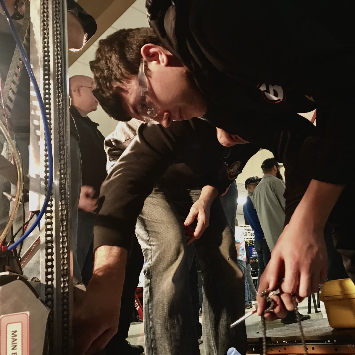 ghsrobotics3131's tweet photo. Look at our pit team doing hard work at our week one event!!! https://t.co/dxANMVQx7Z