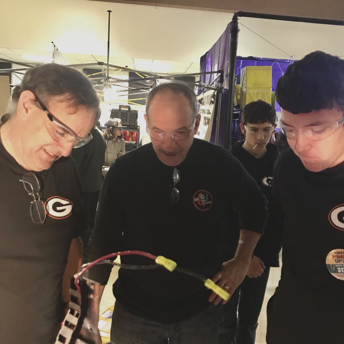 ghsrobotics3131's tweet photo. Look at our pit team doing hard work at our week one event!!! https://t.co/dxANMVQx7Z