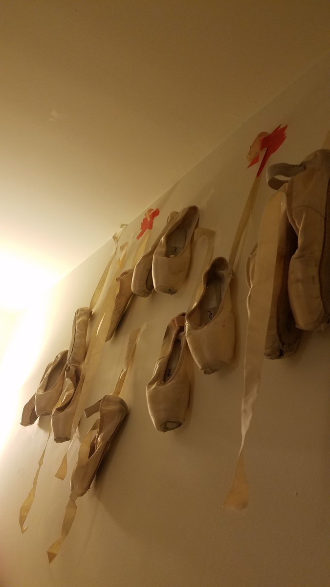 Lmstyle_'s tweet photo. How Dancers decorate #ballet #ehsStGeorge #StudentLivingEHS #ehsNewYorker #ehs1760 @EHSNYC https://t.co/5WERUS8YOe