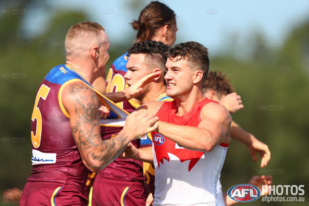 A bit of feeling in this one. #JLTSeries

📷: Chris Hyde