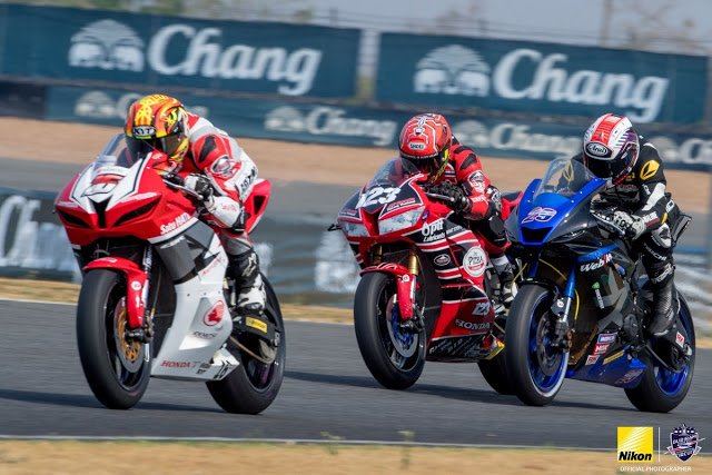 โฟลท์ เซอร์ไพร์ส สตาร์ทแถวหน้า นักบิดมาเลเซียคว้าโพลซูเปอร์สปอร์ตเอเซีย #arrc #ARRC2018 #ChangInternationalCircuit

bric.co.th/arrc_article.p…