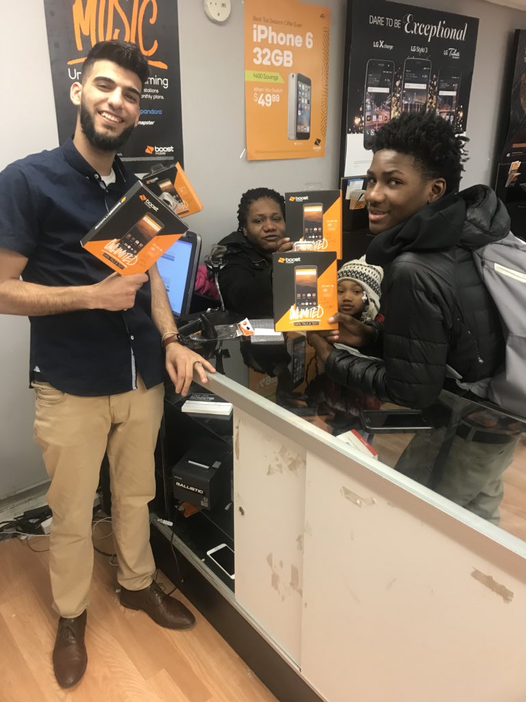 BoostNoLimit's tweet photo. Goodbye @MetroPCS and Hello #BoostMobile #4for$100 #unlimitedgigs #freephones #NewYear #NewPhones https://t.co/GNflAyTN8F