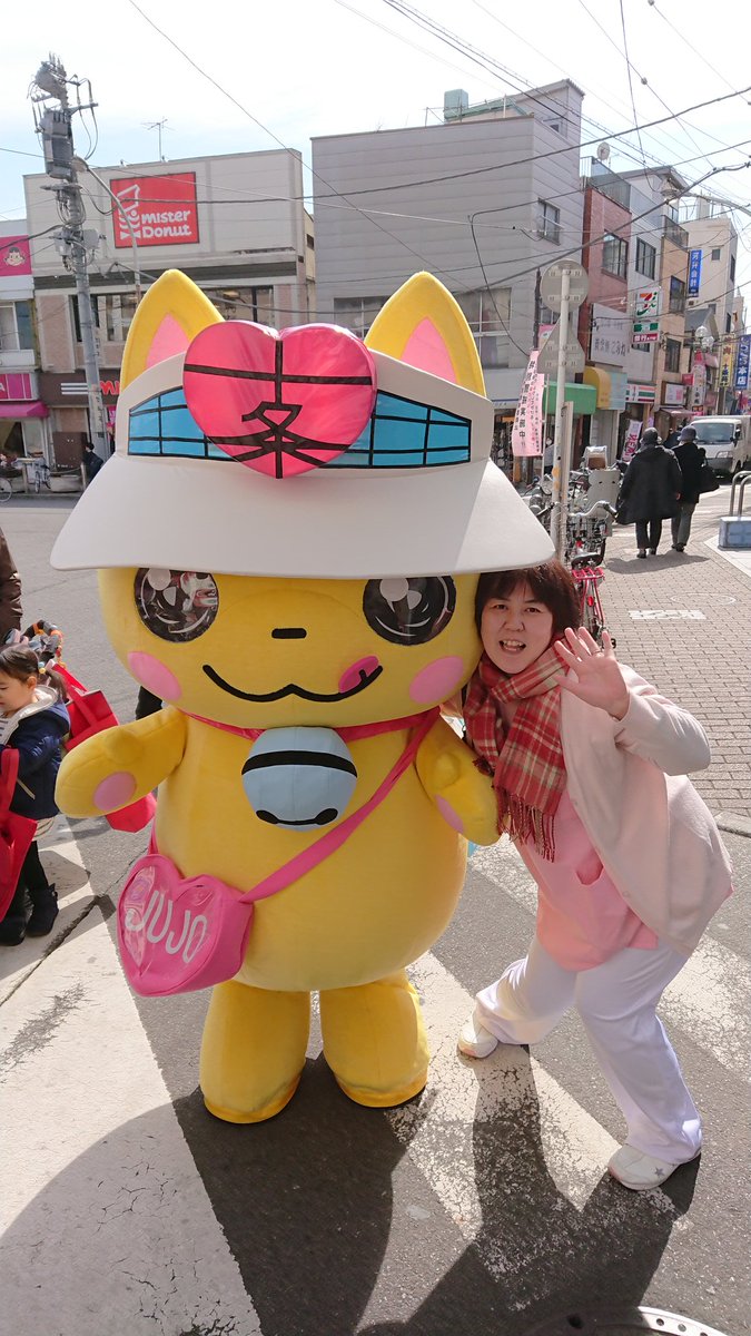 ABEBE623's tweet photo. ついにお披露目👯‍♀️👯‍♀️👯‍♀️
十条のNewキャラ‼️
きたにゃん❤️と一緒に〜😘
記念バッグも貰ったよ😃 https://t.co/VRZut8Xiya