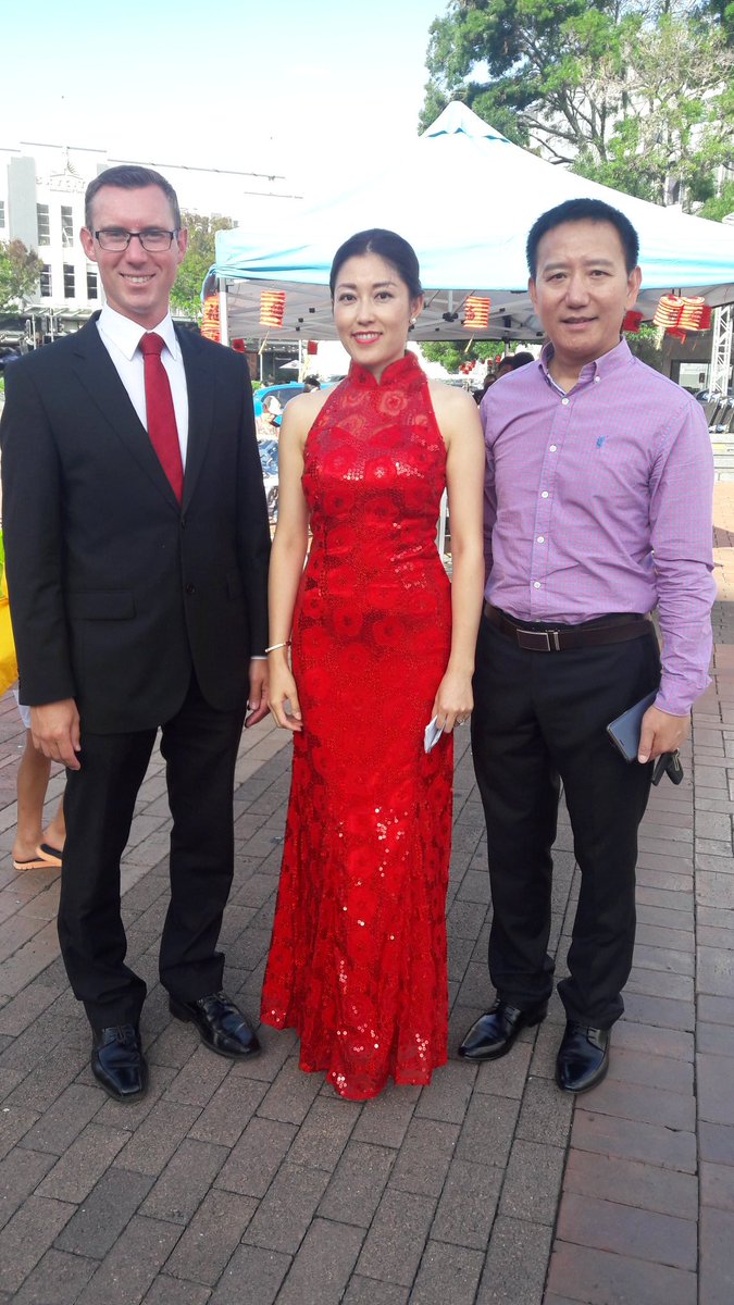 Lighting up the CBD ready for the Chinese Lantern Festival <a href="/HamiltonCentral/">Hamilton Central</a> <a href="/GardenPlaceTron/">Garden Place</a> #cbdactivation