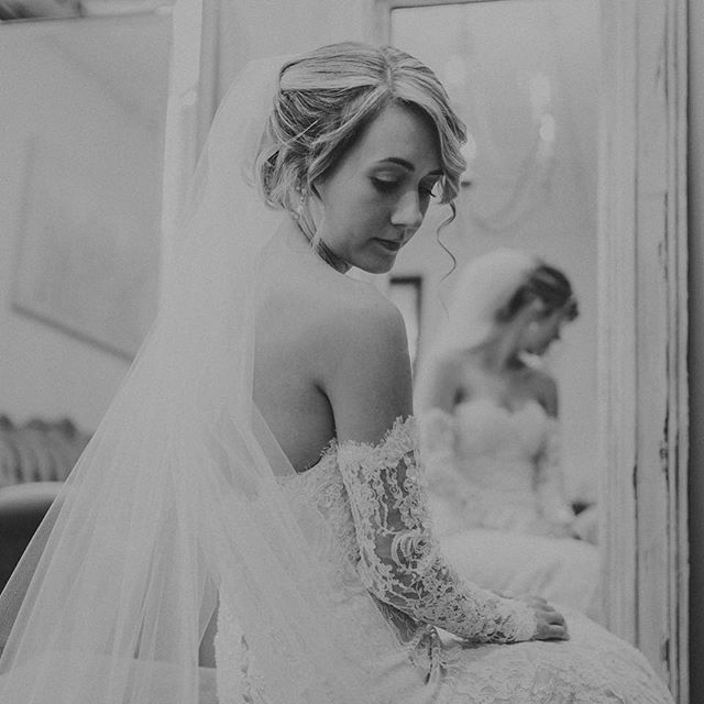 ✨Bridal Envy✨ <a href="/hales_eliza/">Haley Elizabeth</a> made such a beautiful #OZBride I mean just look at how gorgeous she looks. 💕 OliaZavozina ift.tt/2F7sXU5