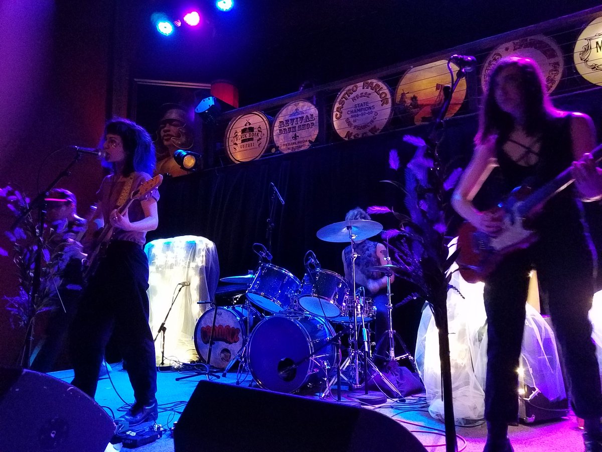 <a href="/TheGhostEase/">THE GHOST EASE</a> <a href="/MississippiStud/">Mississippi Studios</a>