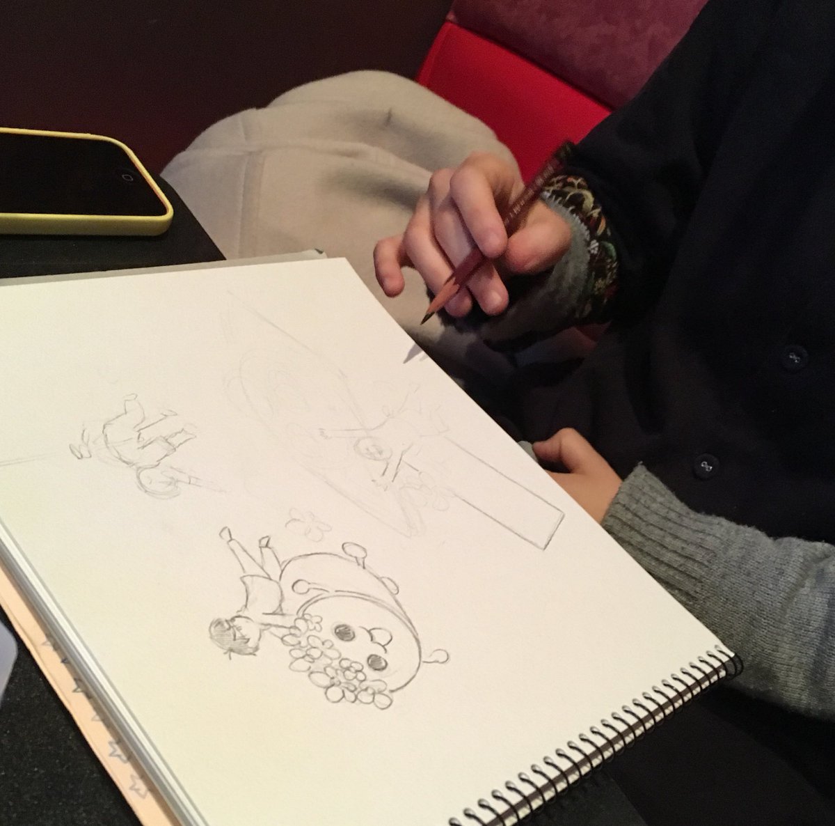 docoさんに遊んでもらってる〜♡ラグビーボールの原画😭 