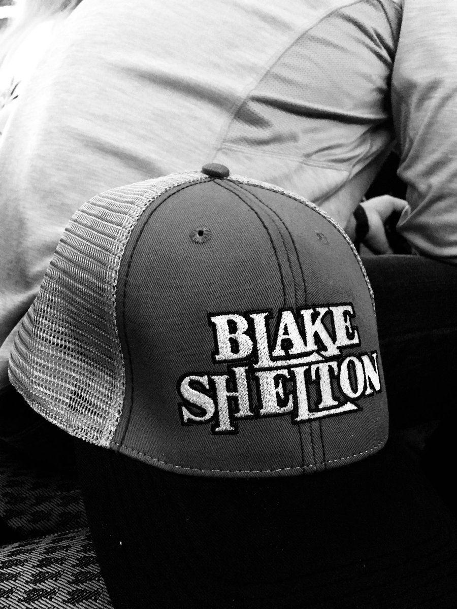 CrazyTruth27's tweet photo. A night to definitely remember 🙌🏼 #bsdallas @blakeshelton https://t.co/6kz4xbLqSB