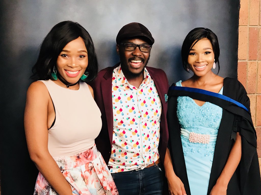 MillyMashile's tweet image. My day was perfect yesterday 🎓🙌🏽👩🏾‍🎓👑 #BAdegree #graduation #afda with my besties @innosadiki @PSADIKI