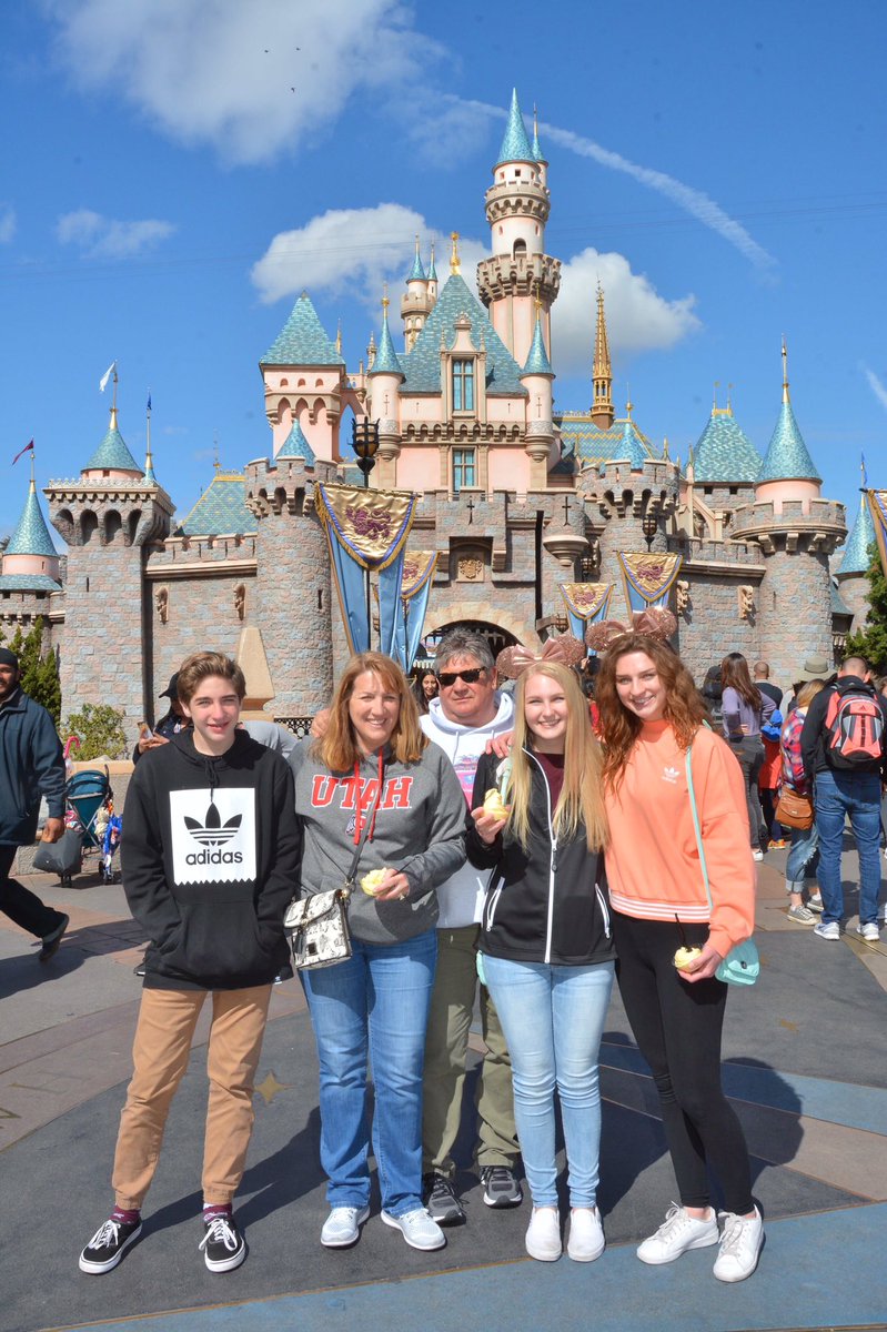 _haileyharrison's tweet photo. I miss Disneyland a lot and it's only been a few days https://t.co/6sVHhPkU86