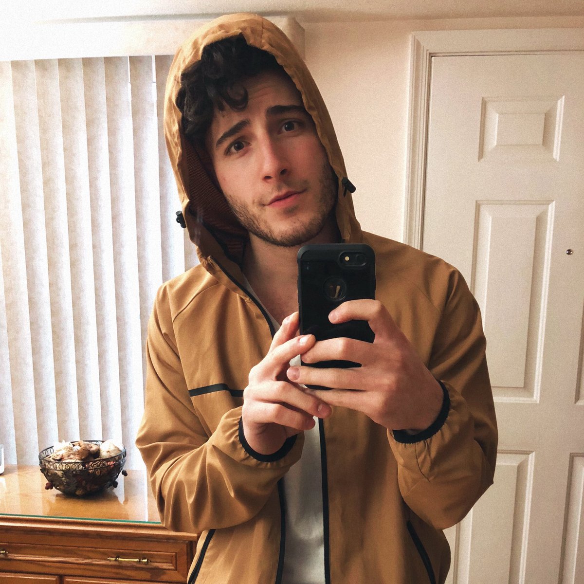 jbrytemusic's tweet image. rainy days make my “you should be lazy” switch go off.