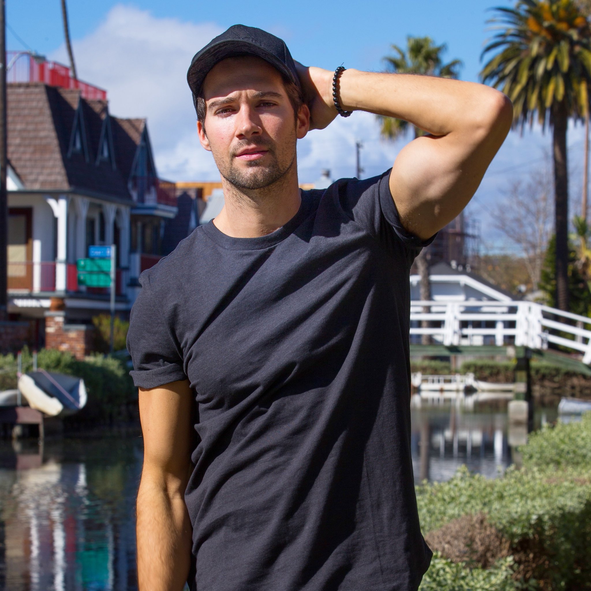 Halston šalvia datovania James Maslow 2012