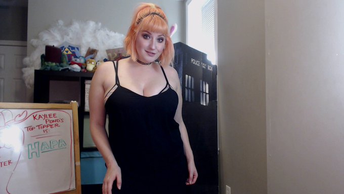 Gonna play Name That Tune to kick off the weekend! https://t.co/mp8SXniXfZ https://t.co/FjYh54GT3s