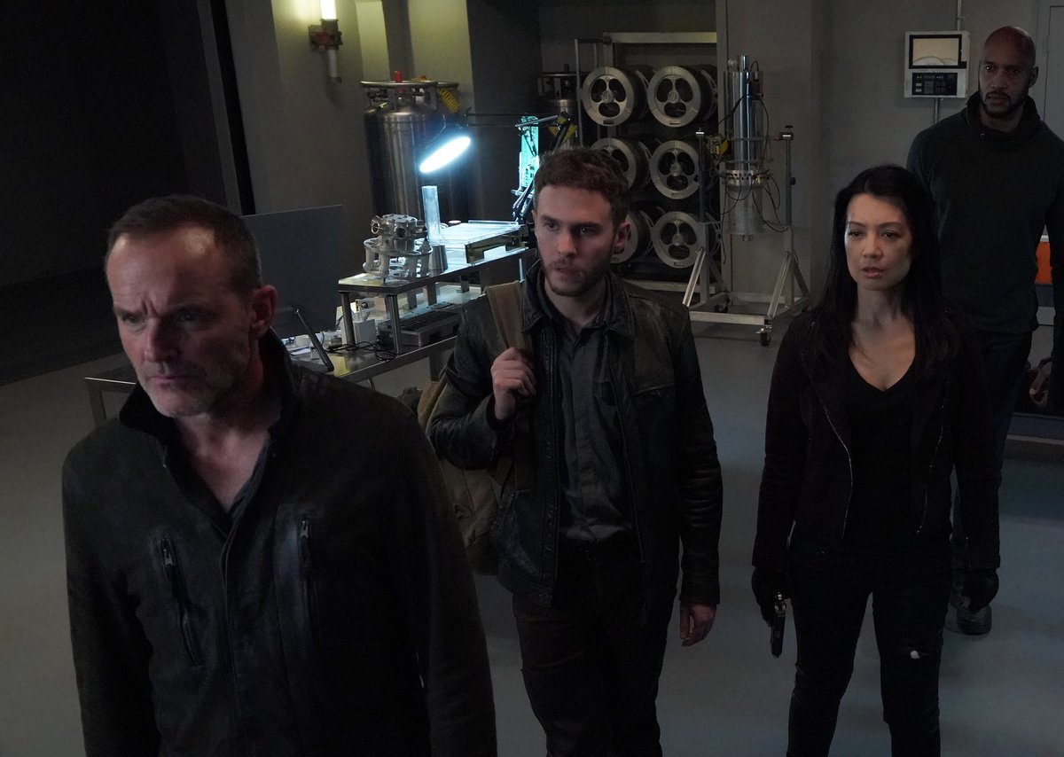AgentsofSHIELD's tweet photo. Heads up, True Believers! An all-new @Marvel’s #AgentsofSHIELD starts NOW! 

Retweet if you’re watching! https://t.co/dU46KCwSBf