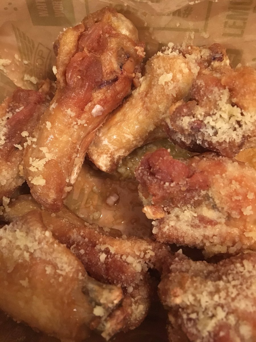 CaleMom's tweet photo. My dinner yea #cheatfriday 😊😈😆 ##wingstop is the best wings &amp; few blocks away from me yummmmm https://t.co/IQDlrlAPNl