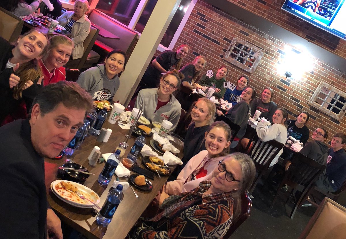 RammaJammaULT's tweet photo. Just a little team dinner to celebrate all those big Wโs tomorrow #Ttownthrowdown โค๏ธ๐ช๐ป https://t.co/3uTmyjQzzV