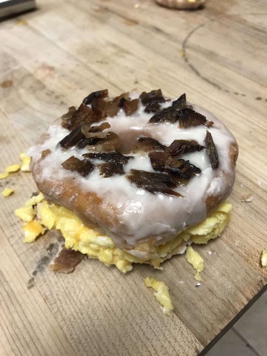 MarksBakeShoppe's tweet photo. You need this is your life. #cheatday #hangoverbreakfast #nycfood #nycfoodblog #visitstatenisland https://t.co/O2bnkCrPyk