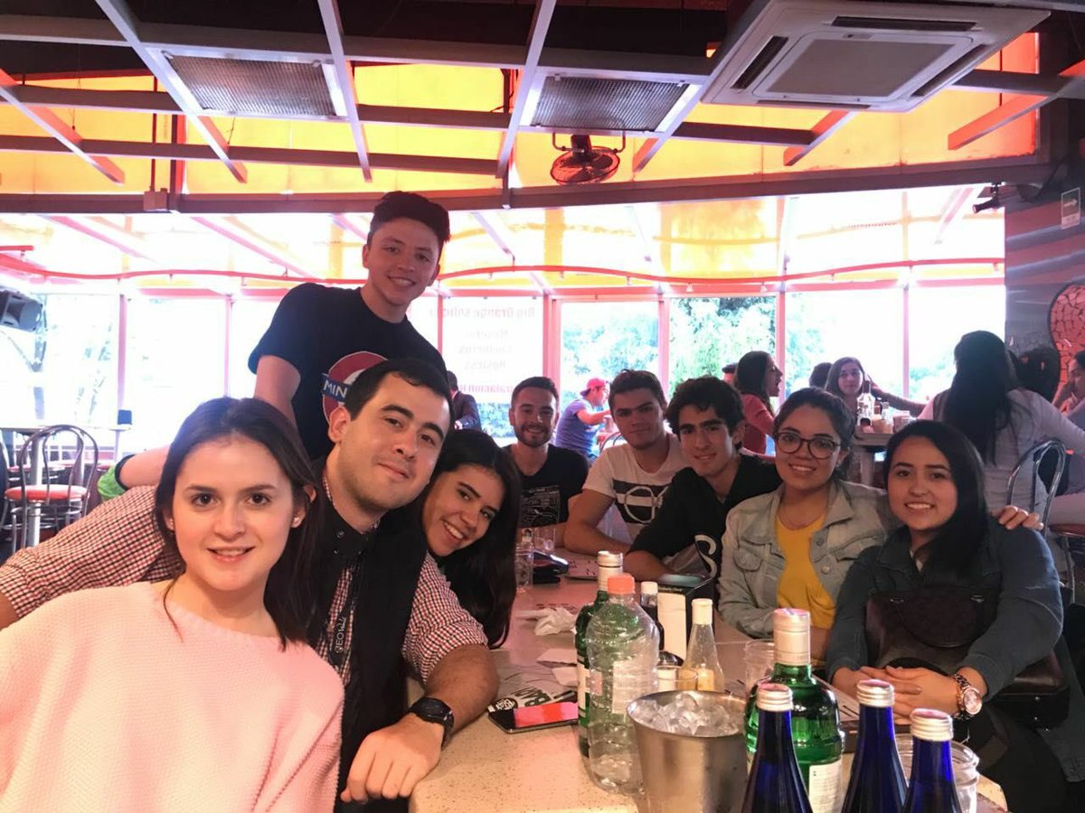 carocordovas's tweet photo. London&Canada team ππ¬π§π¨π¦β€οΈ #BEOFAM https://t.co/2DBE85rwL3