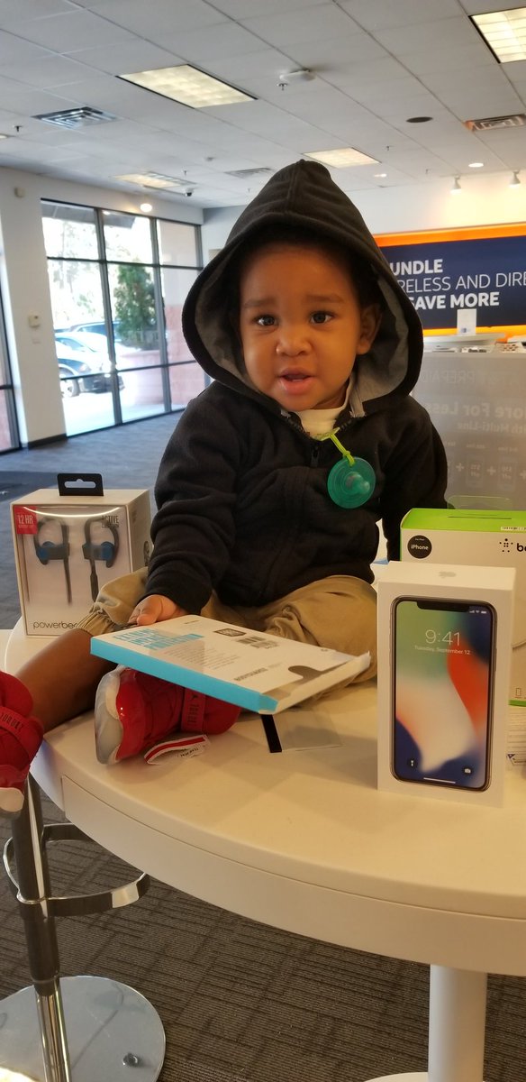 DFergNation7's tweet photo. Jessiah told his mother it was time to upgrade and he picked out the beats for her. 😍 #WilsonBabies #MyLittleHelper #FutureofATT https://t.co/Fkv3aD4zXD
