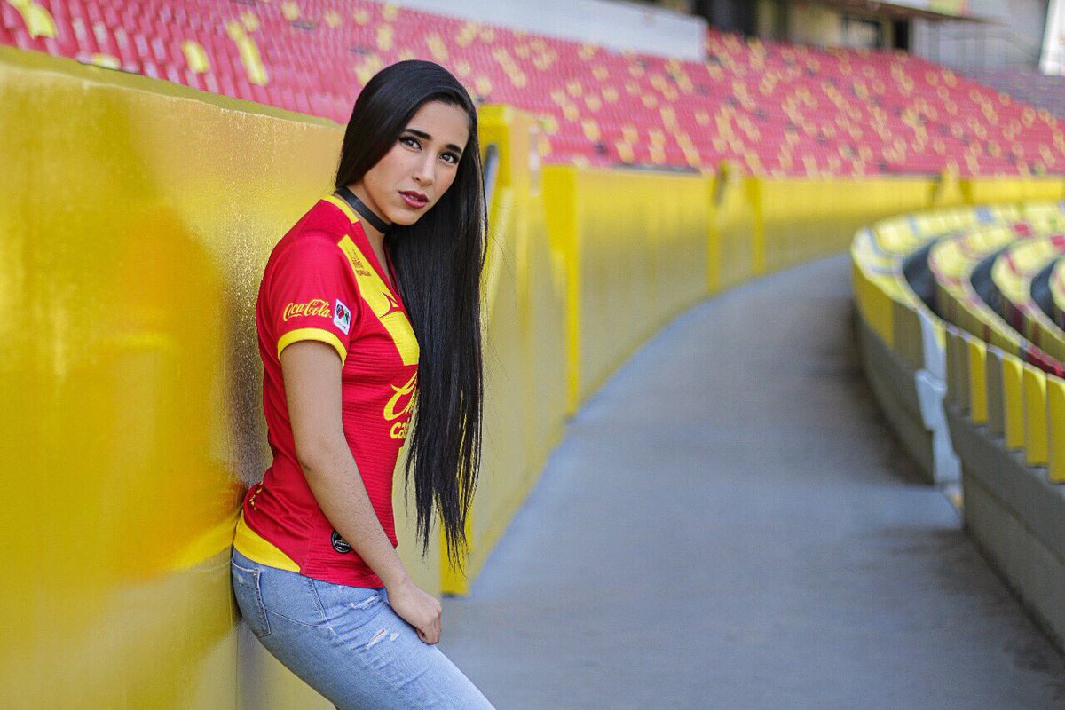 naomihl's tweet photo. @FuerzaMonarca @LIGABancomerMX #ViernesBotanero #Monarcas #Morelia #Jornada9 #Modeling #model #ligamx #Futbol @AztecaDeportes  #LIGABancomerMX https://t.co/56qfxPystU