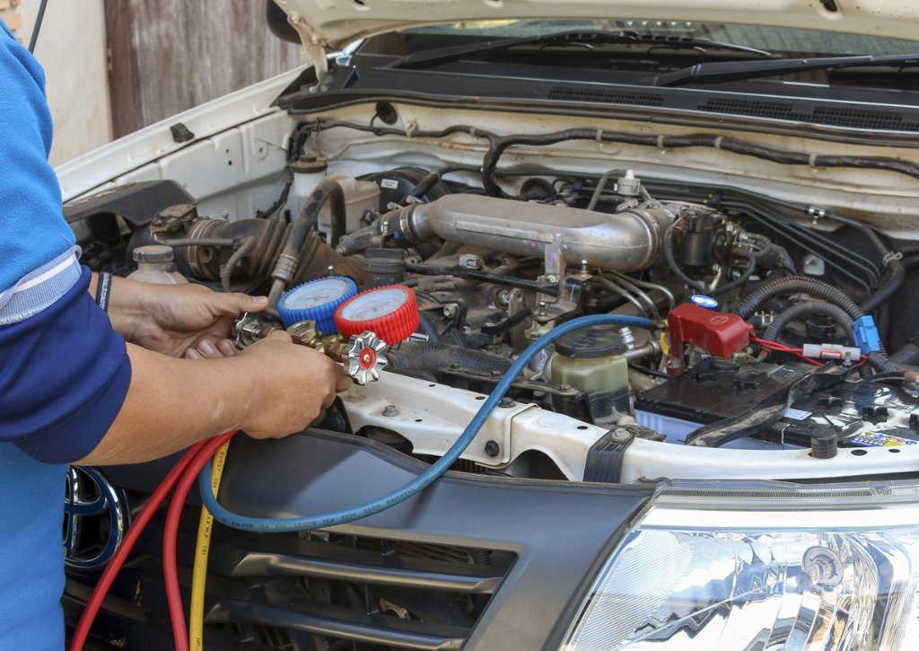 stephensj36's tweet photo. Your car should be always be maintained, this means tune up the engine to ensure it is working at its best; this includes having belts checked. https://t.co/udjIbWNPq8