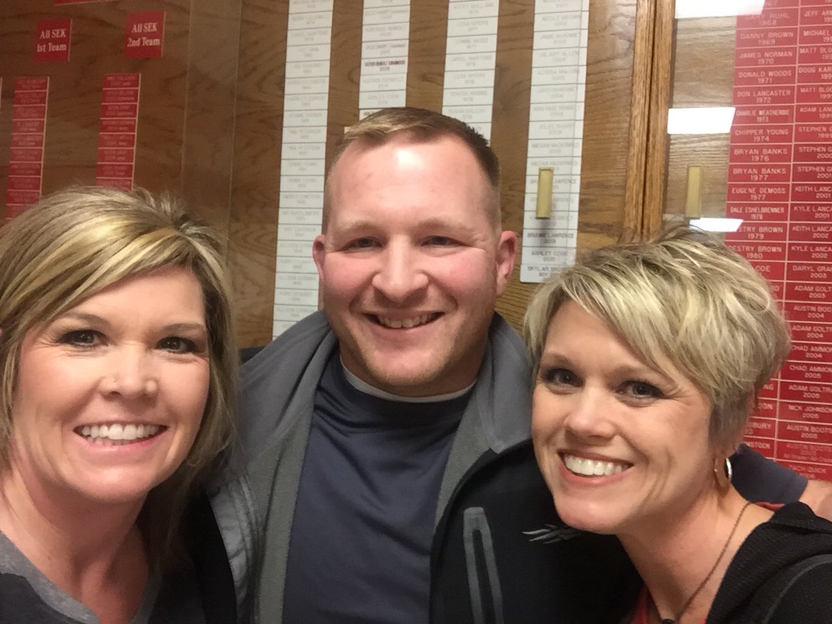 Andrew_Albright's tweet photo. Not sure why @GrizzlyFball is always so angry with these lovely ladies around?! #happyred https://t.co/k8tWT2VDmP